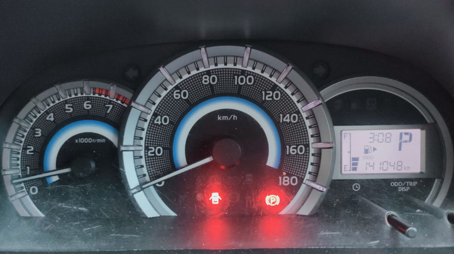 TOYOTA AVANZA VELOZ 1.3 AT (GRAND NEW) AT 2015